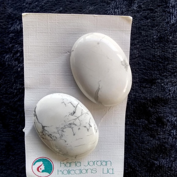 Vintage Genuine Howlite Oval Post Earrings - Picture 2 of 5